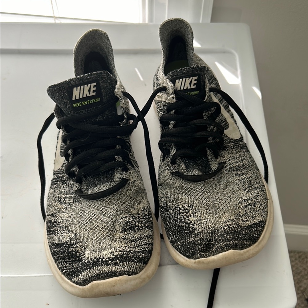 Nike Black and White Sneakers - Free Run Flyknit